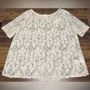 GAP White Floral Lace Short-Sleeve Women’s Blouse, 
Semmi-Sheer. Large NWT